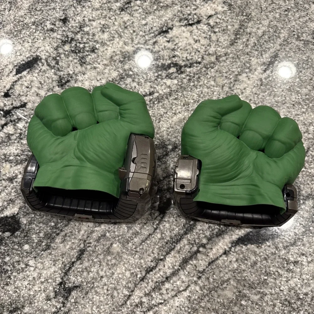 Marvel Hulk Hands‎ Fist Smash Avengers Labs Hasbro w/Sound & Lights Playmation